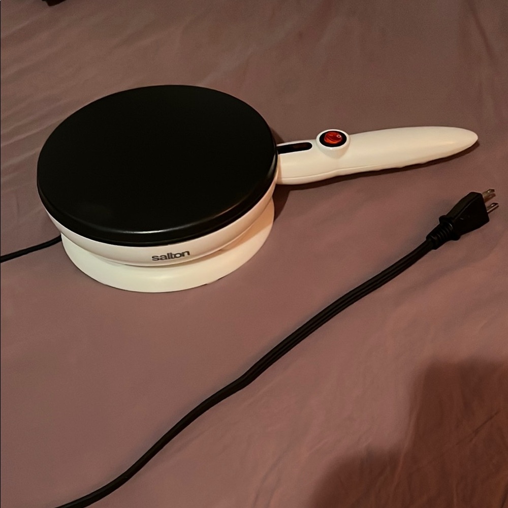 Salton Electric Crepe Maker Black and White